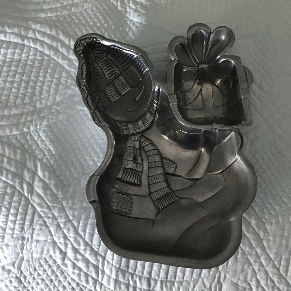 Lenox metal snowman chip/dip dish